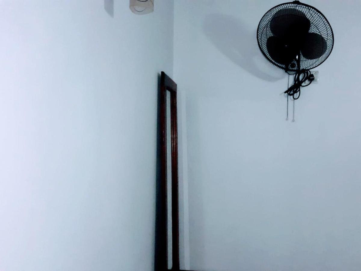 Black And White Kandy Guest House 02 Deiyannewela Dış mekan fotoğraf