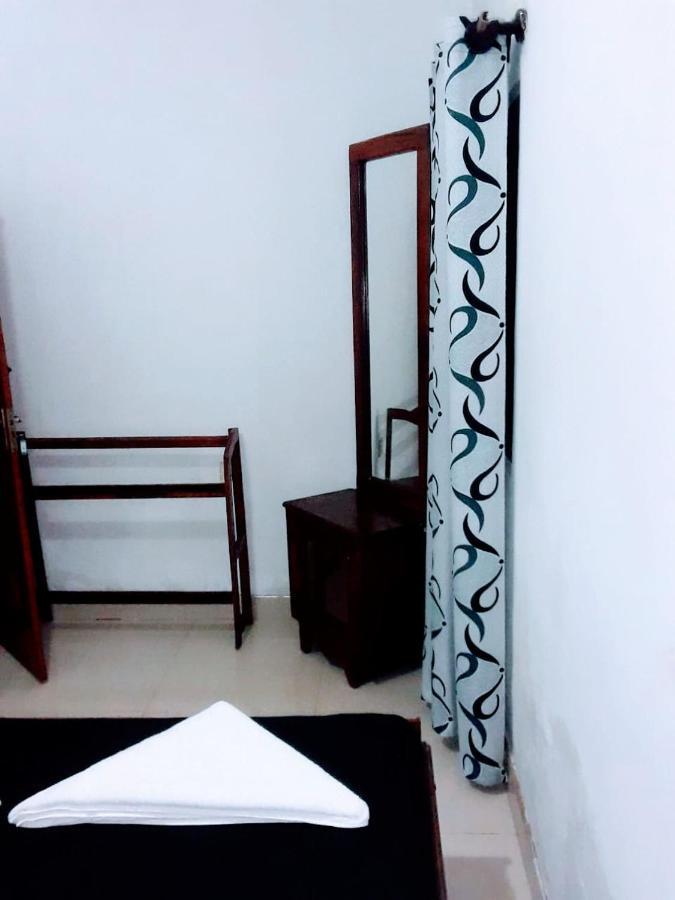 Black And White Kandy Guest House 02 Deiyannewela Dış mekan fotoğraf