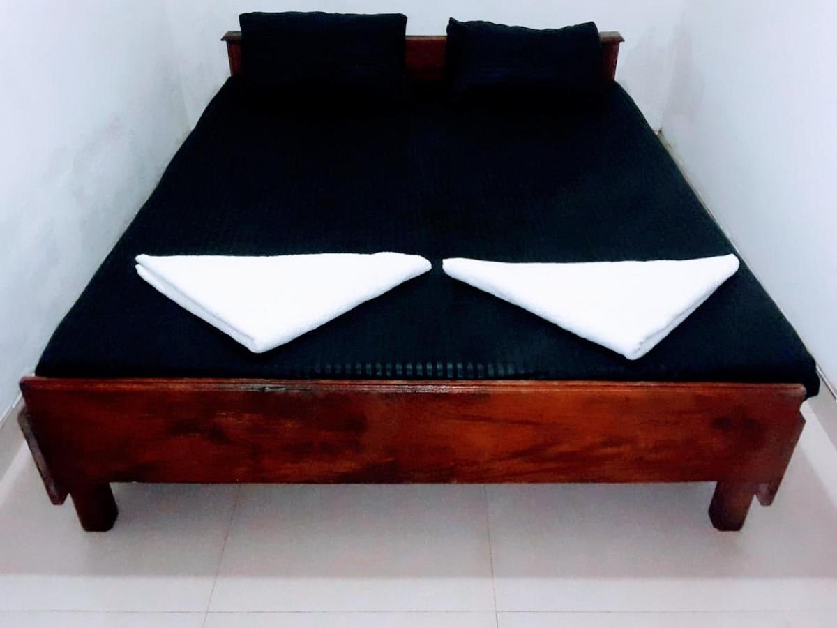Black And White Kandy Guest House 02 Deiyannewela Dış mekan fotoğraf