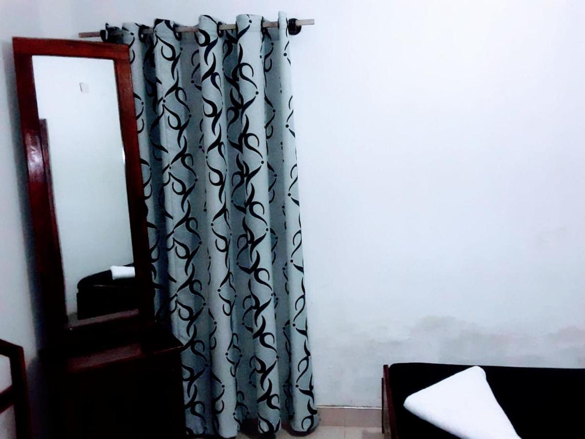 Black And White Kandy Guest House 02 Deiyannewela Dış mekan fotoğraf