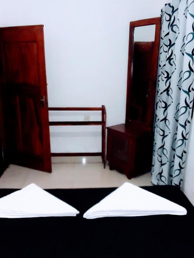 Black And White Kandy Guest House 02 Deiyannewela Dış mekan fotoğraf