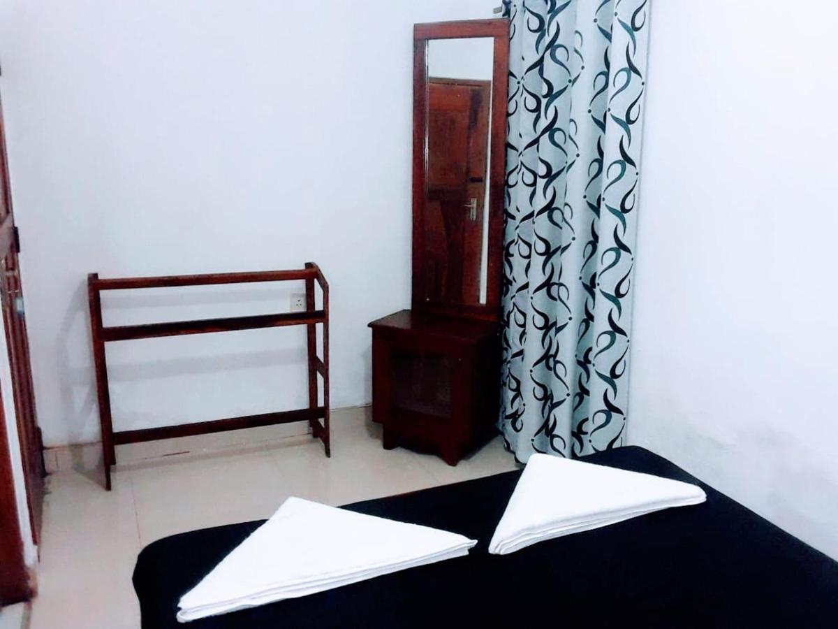 Black And White Kandy Guest House 02 Deiyannewela Dış mekan fotoğraf