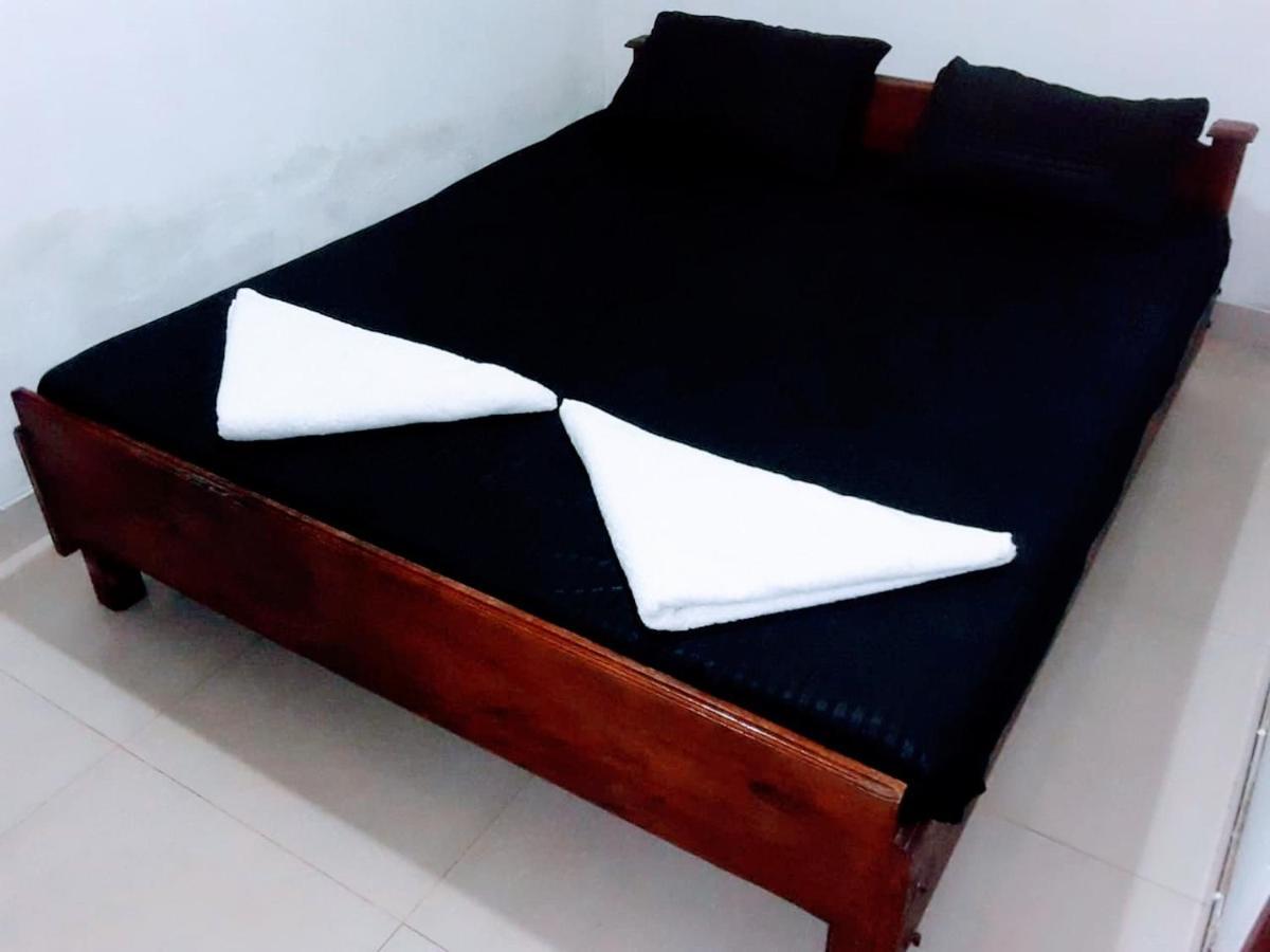 Black And White Kandy Guest House 02 Deiyannewela Dış mekan fotoğraf